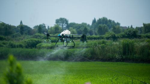 Introducing the features, advantages, and application scenarios of agricultural drones